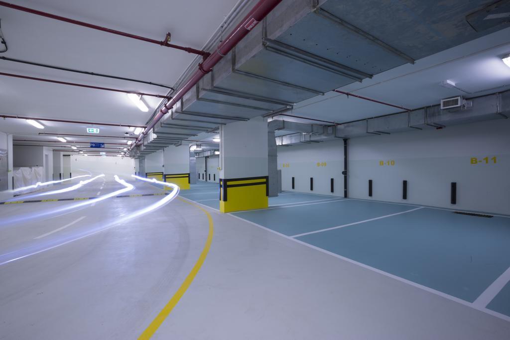 Grand Mercure Majlis Residences Abu Dhabi Exterior foto The parking garage