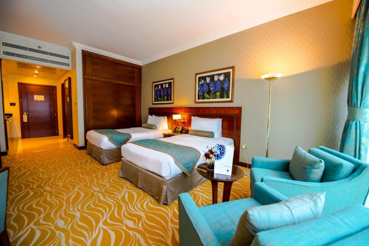 Grand Mercure Majlis Residences Abu Dhabi Exterior foto A room at the hotel