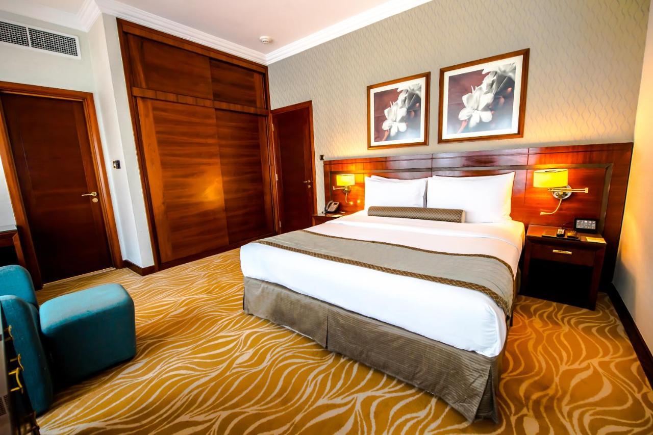 Grand Mercure Majlis Residences Abu Dhabi Exterior foto A bedroom at the hotel