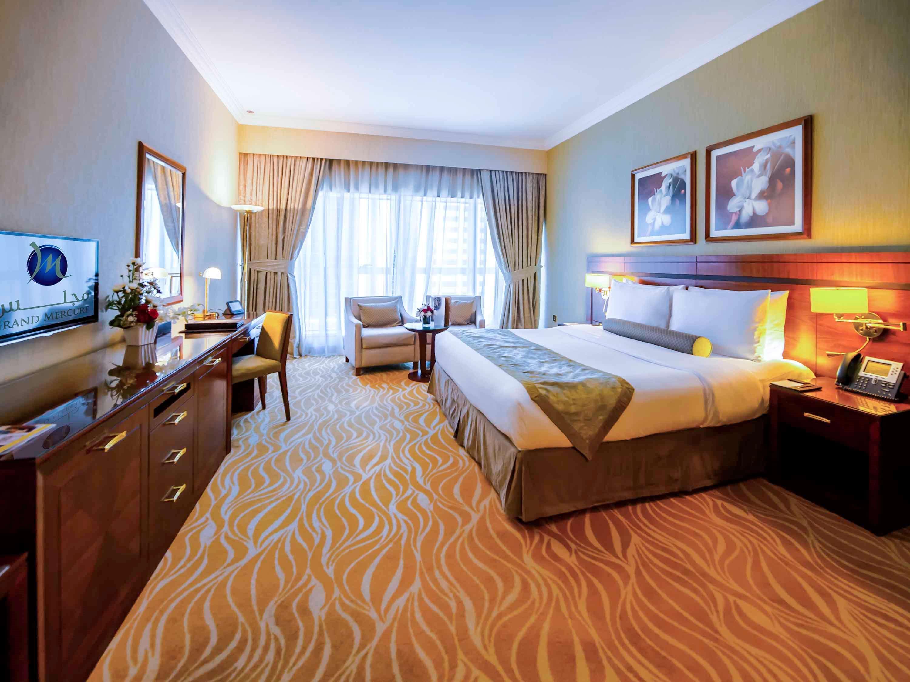 Grand Mercure Majlis Residences Abu Dhabi Exterior foto A room at the Jumeirah Creekside Hotel