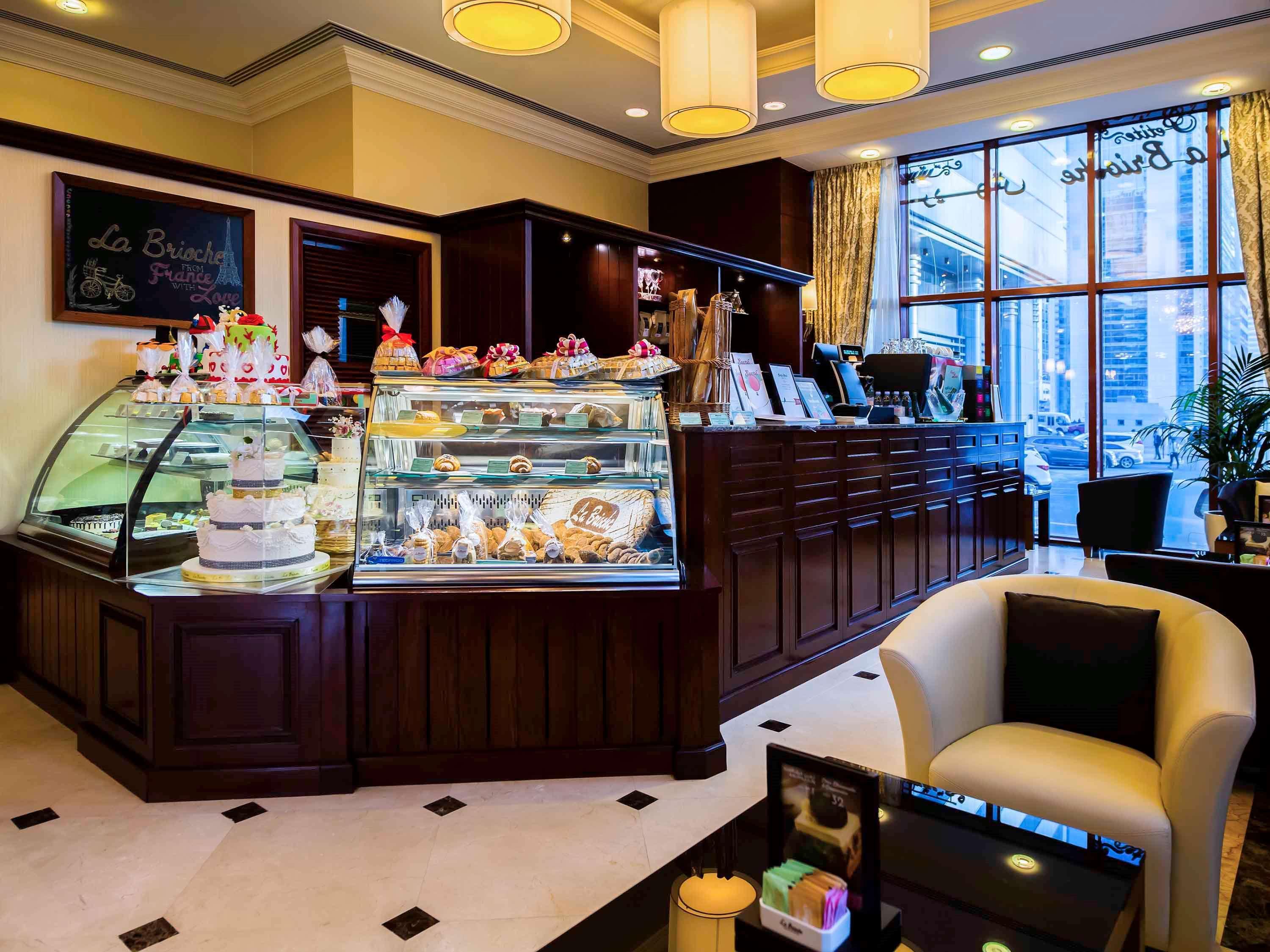 Grand Mercure Majlis Residences Abu Dhabi Exterior foto The Café