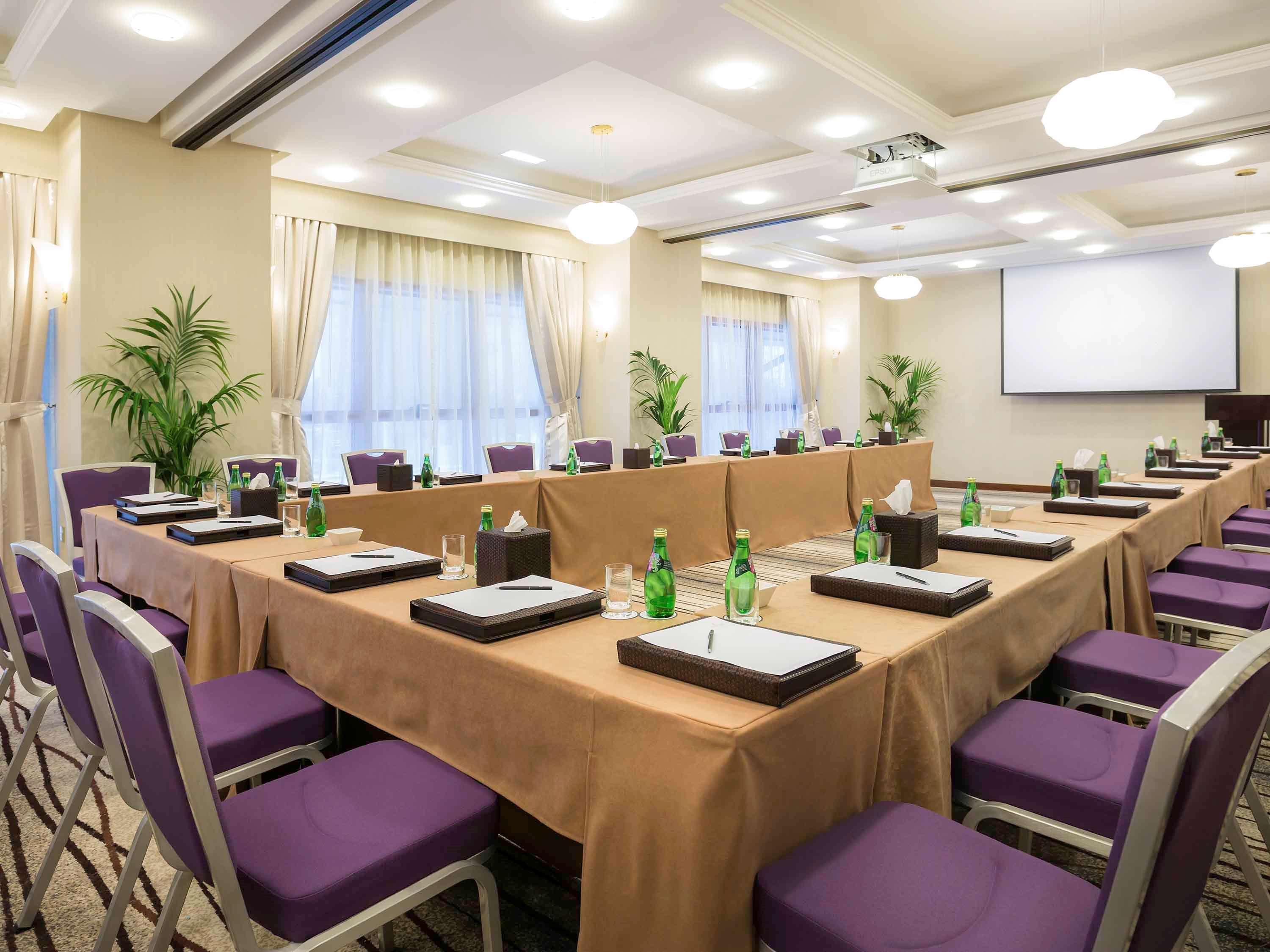Grand Mercure Majlis Residences Abu Dhabi Exterior foto Meeting room