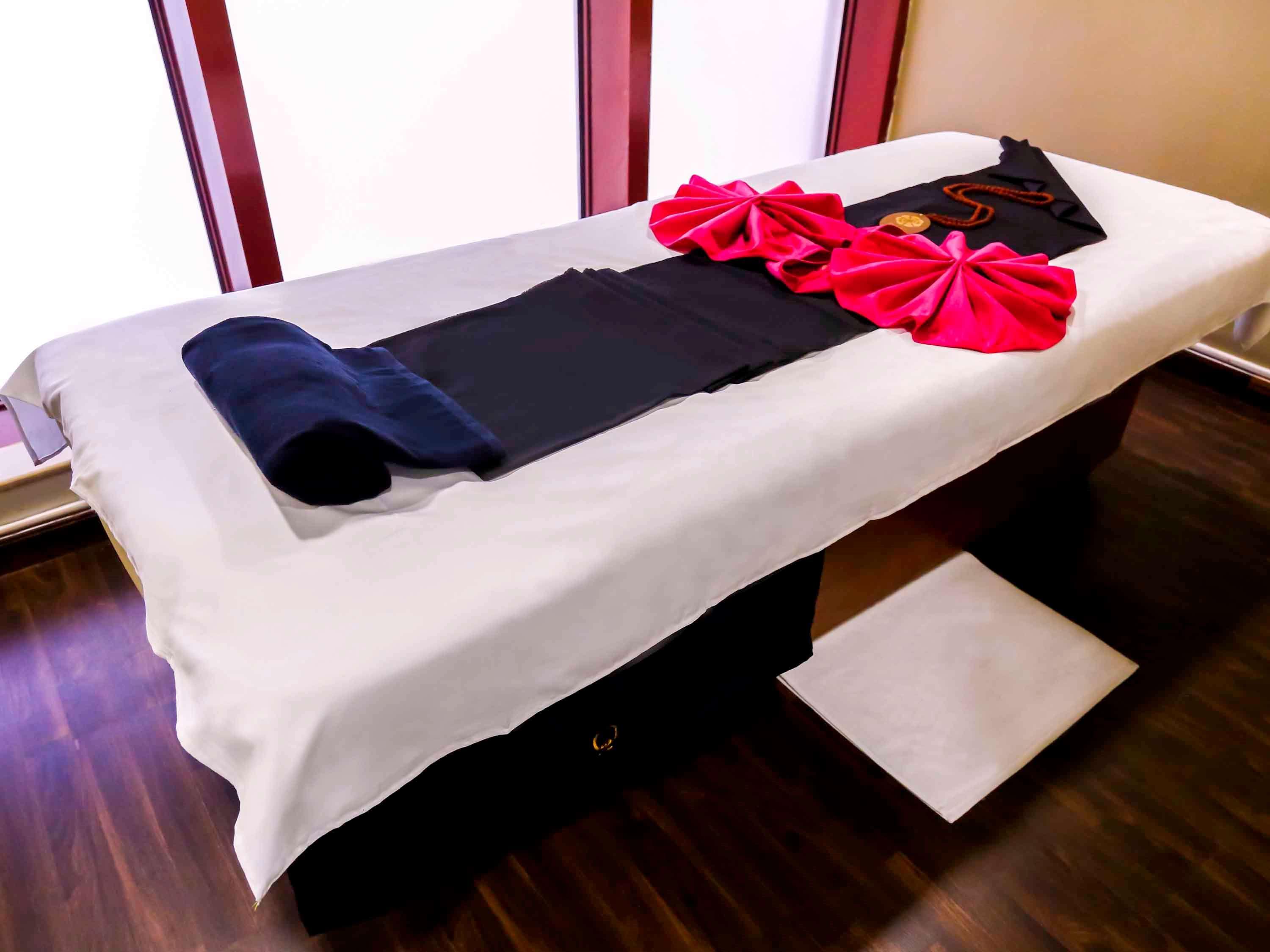 Grand Mercure Majlis Residences Abu Dhabi Exterior foto A massage table