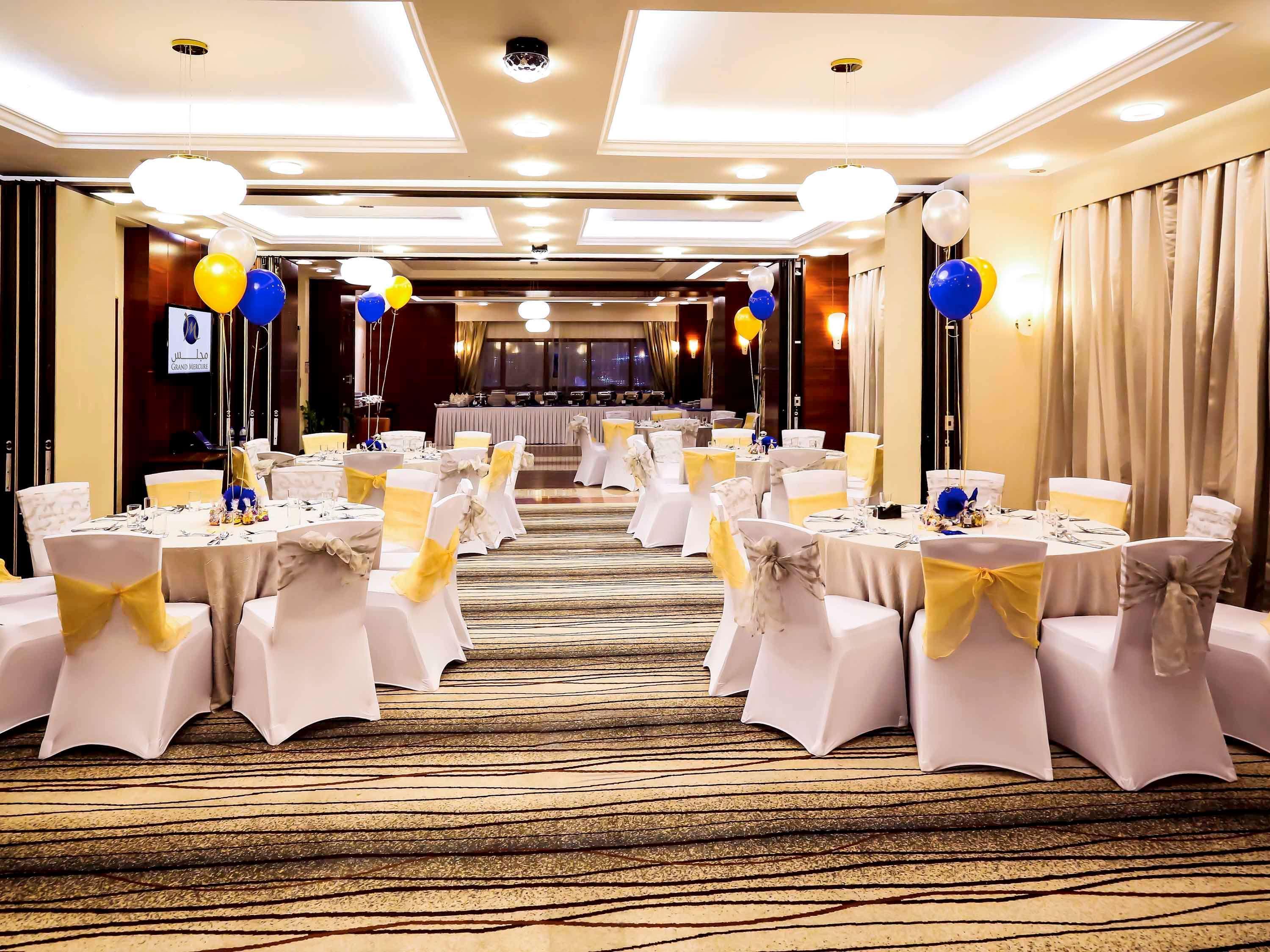 Grand Mercure Majlis Residences Abu Dhabi Exterior foto The ballroom at the hotel