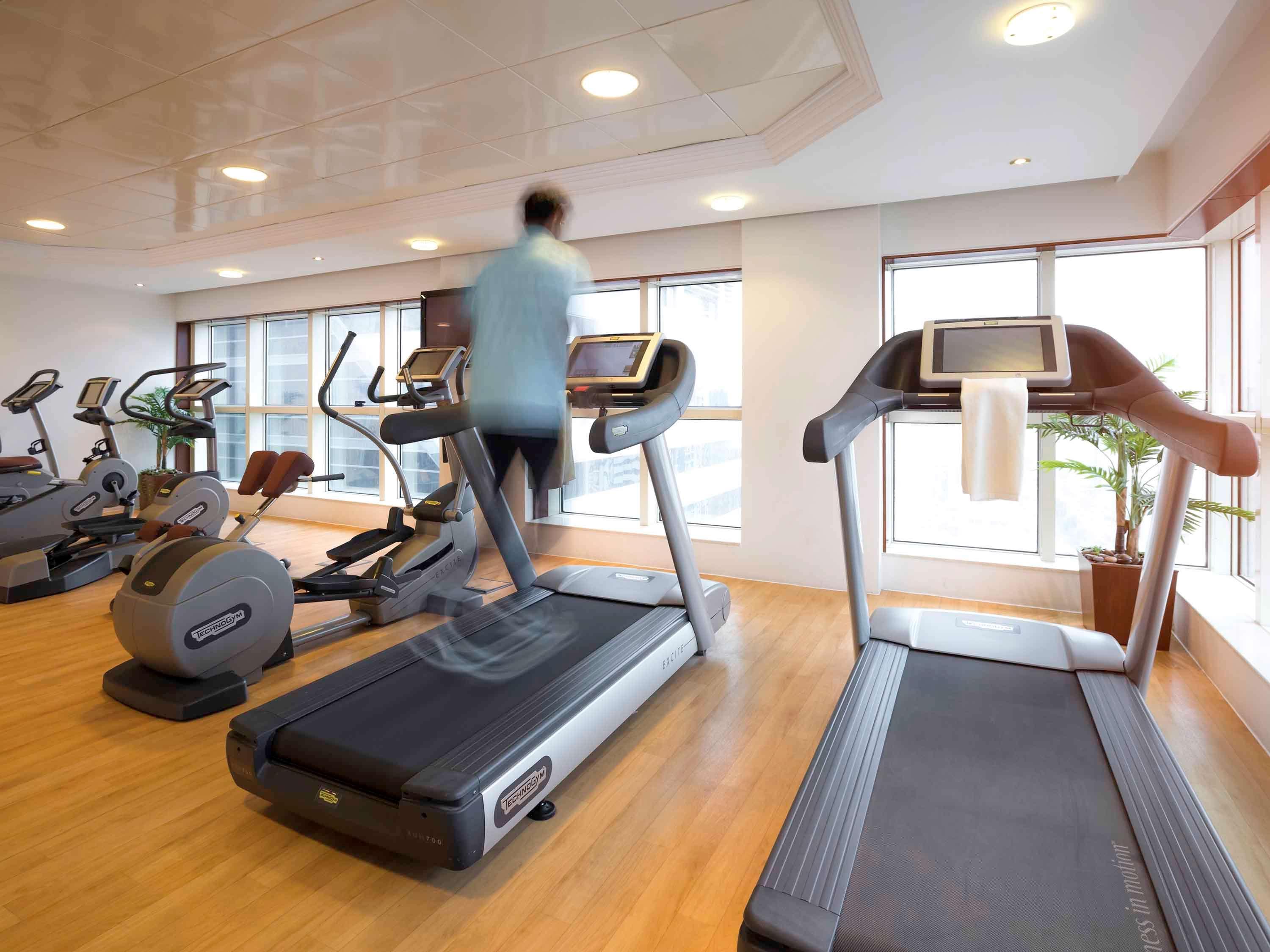 Grand Mercure Majlis Residences Abu Dhabi Exterior foto A treadmill