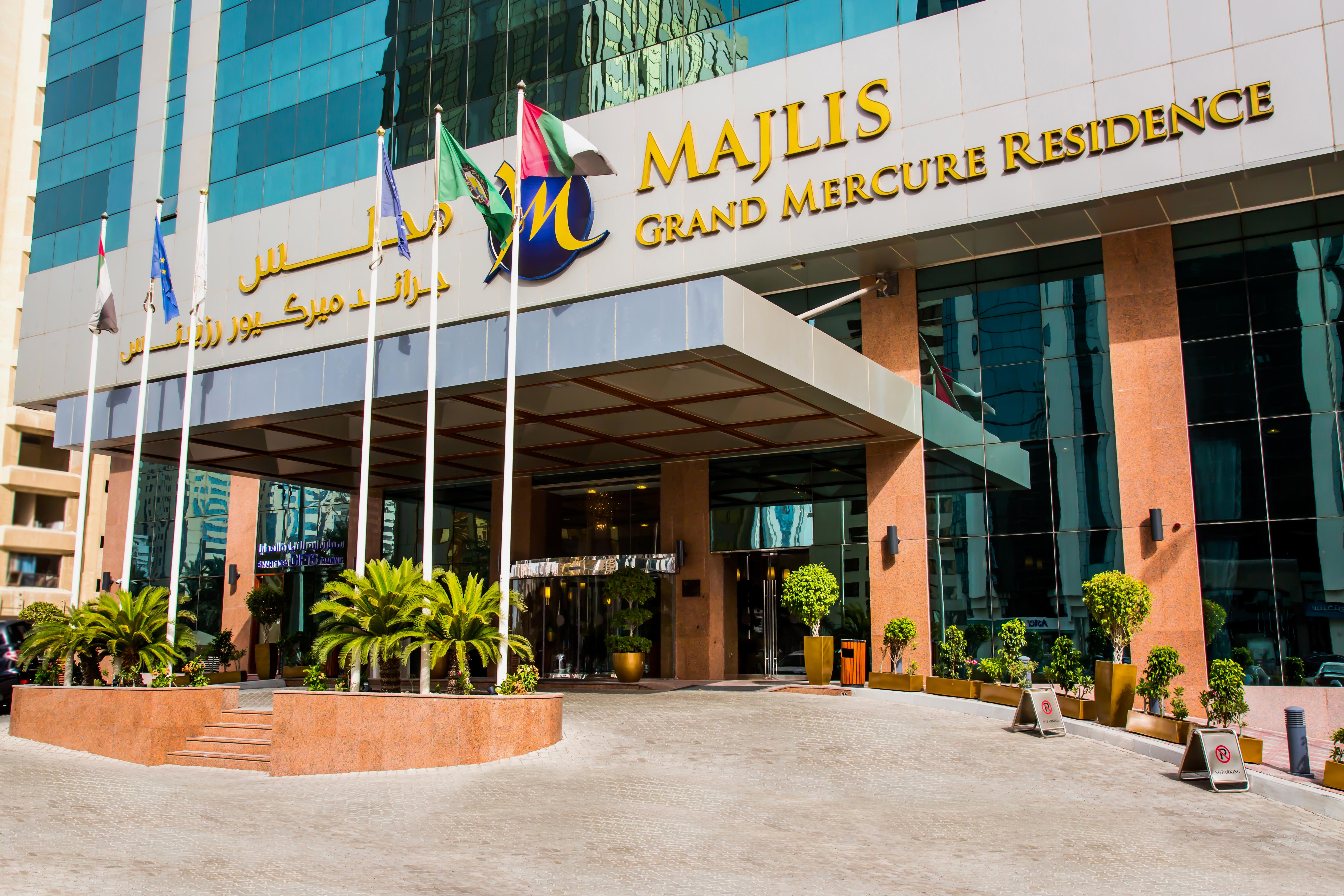 Grand Mercure Majlis Residences Abu Dhabi Exterior foto Grand Mercure Hotel