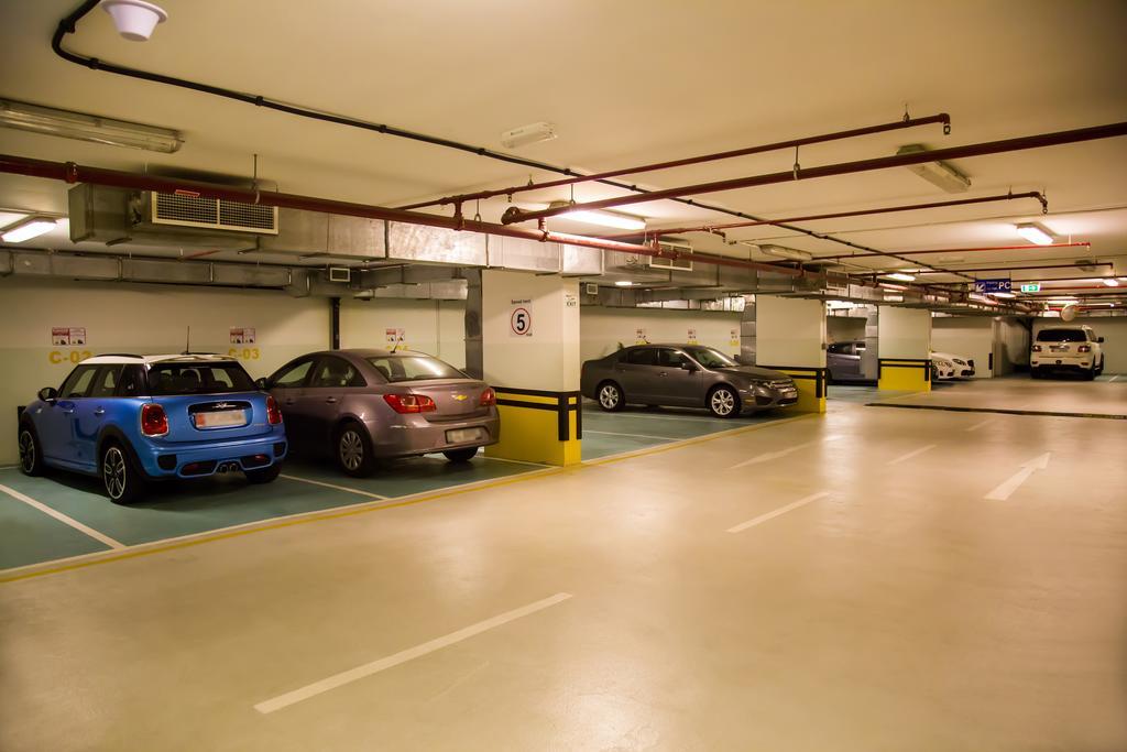 Grand Mercure Majlis Residences Abu Dhabi Exterior foto The car park