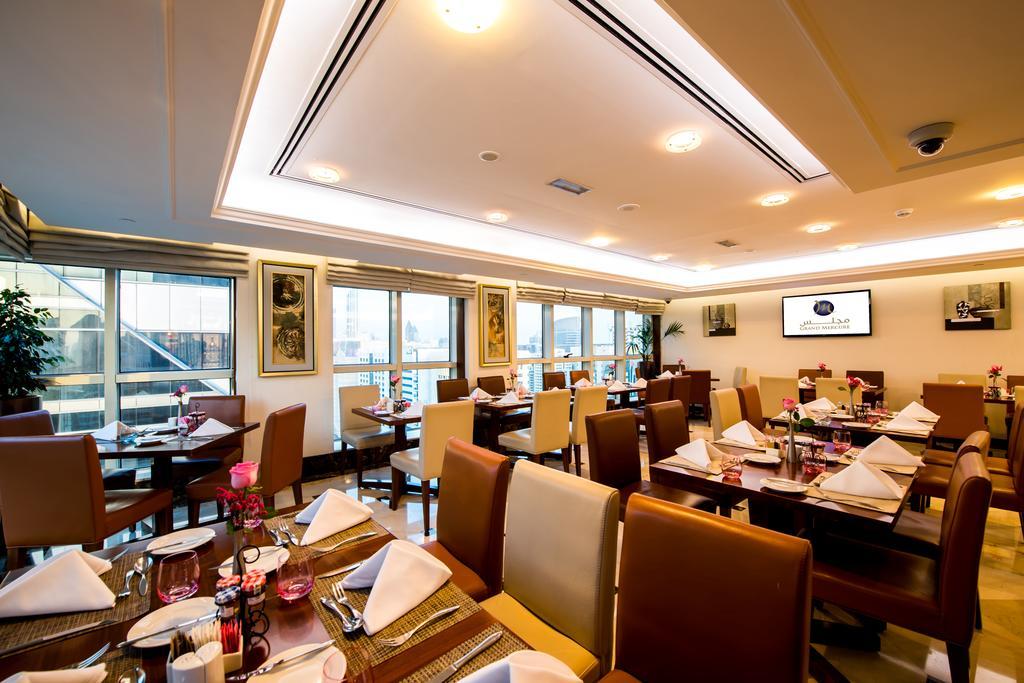 Grand Mercure Majlis Residences Abu Dhabi Exterior foto The restaurant