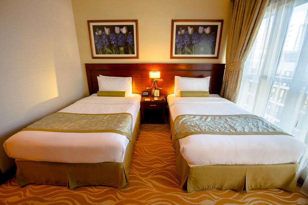Grand Mercure Majlis Residences Abu Dhabi Exterior foto A room at the hotel