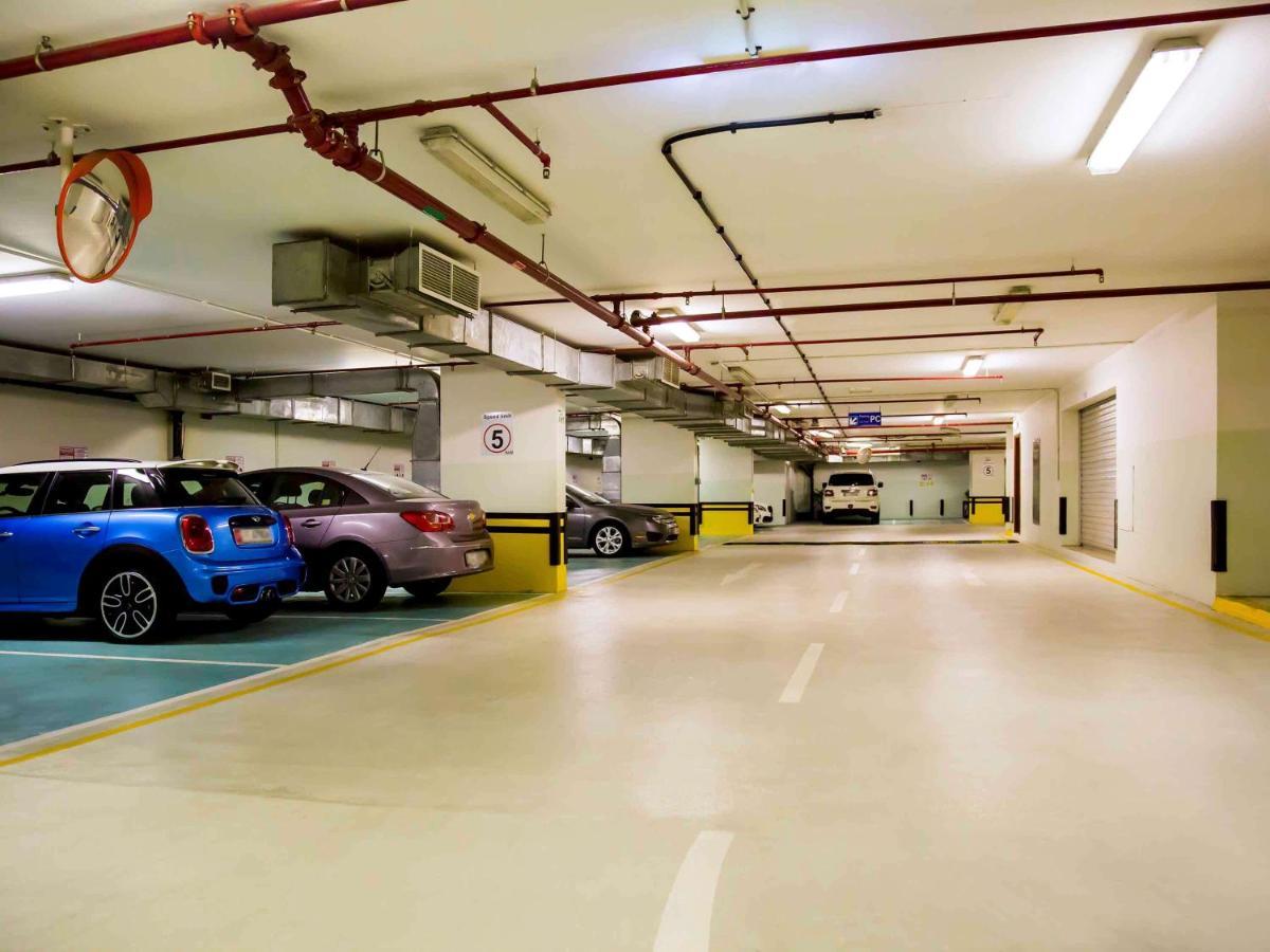 Grand Mercure Majlis Residences Abu Dhabi Exterior foto The car park